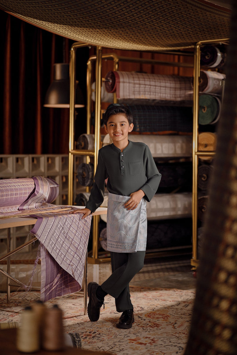 Bendahara Bespoke Fit Kids Baju Melayu Cekak Musang - Gunmetal